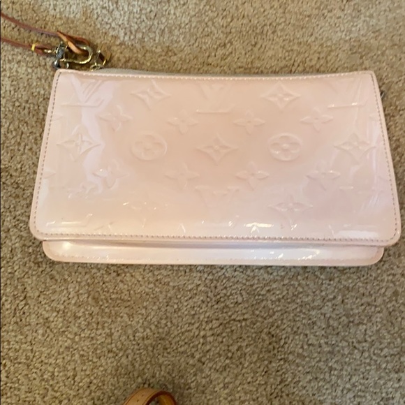 Great condition can be cross body or wristlet ! - Picture 10 of 12